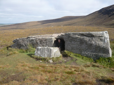 Камень Dwarfie Stane Шотландия