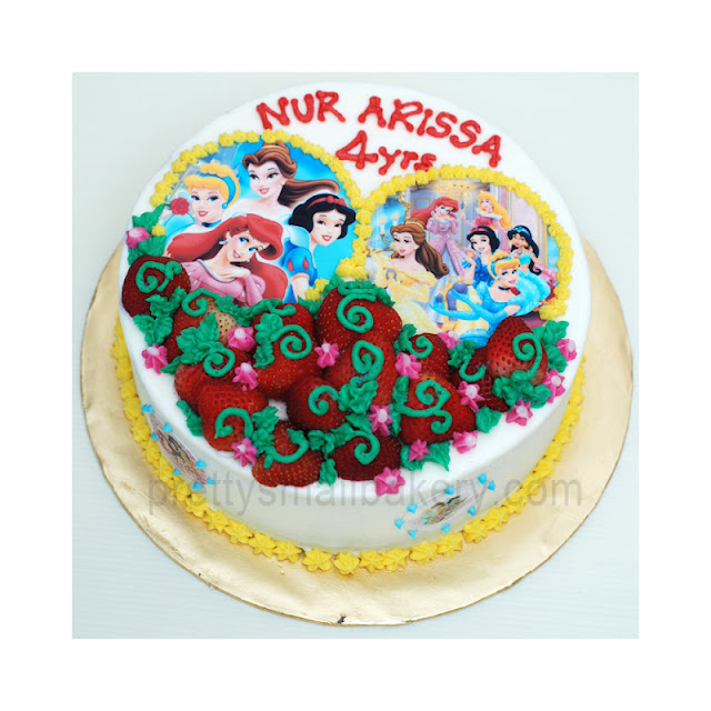 Birthday cake : kek strawberry & mermaid - Prettysmallbakery