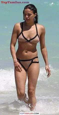 Michelle Rodriguez Sexy Bikini, Lingerie, Bra Photos & Cleavage Pics in Swimwear