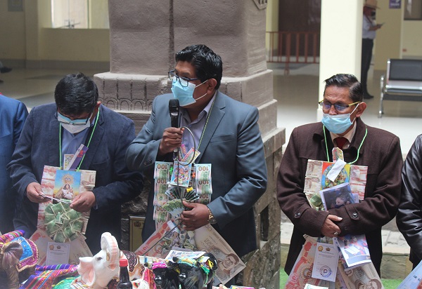 UPEA celebra “Alasitas” preservando nuestras tradiciones