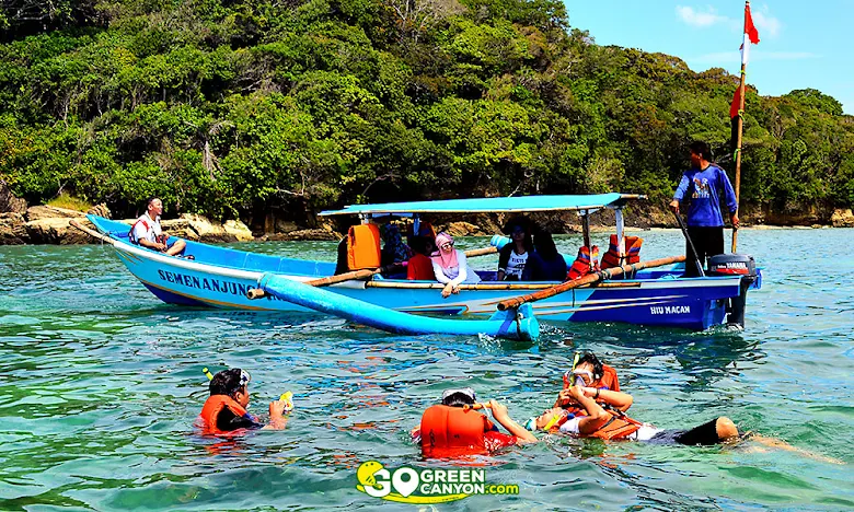 snorkeling di taman laut pangandaran