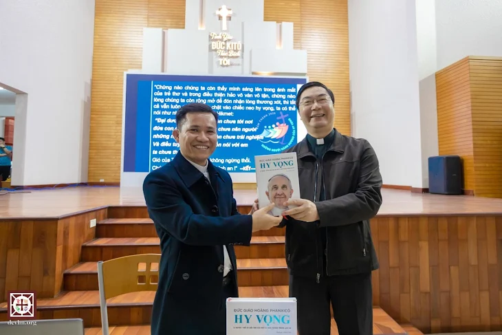 Giới thiệu tự truyện “Hy vọng” của ĐTC Phan-xi-cô