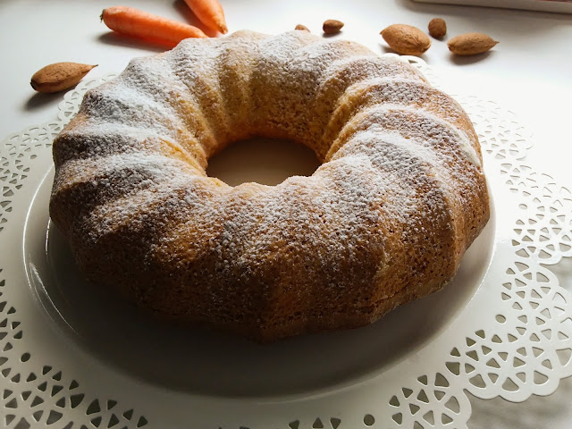 Ciambella, torta, torte, carote, mandorle, senza burro, ricetta, ricette, senza latticini, colazione, merenda, arancia, olio