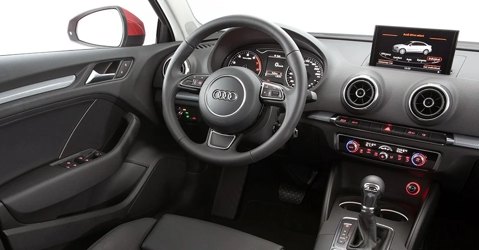 Audi A3 Sedan - interior - painel