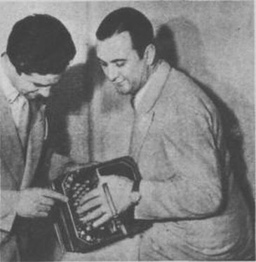 Eduardo del Piano  cuando dirigía la orquesta de Angel Vargas