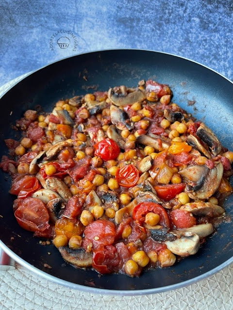 sSemoule complète sauce tomate, pois-chiches, champignons - Assiette vide-frigo