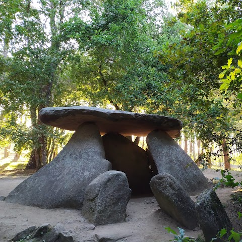 MONUMENTOS MEGALITICOS. DOLMEN DE AXEITOS