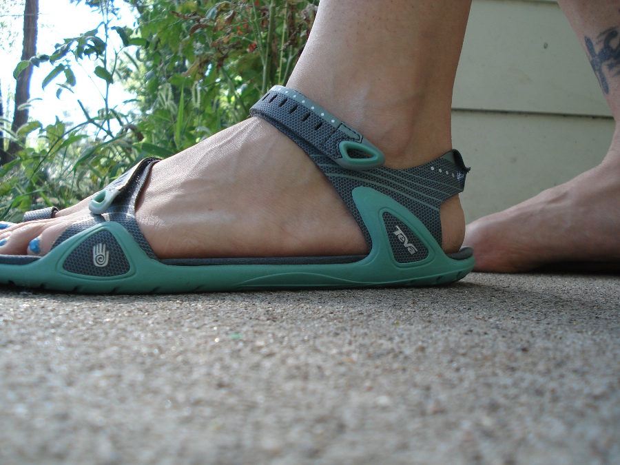 Barefoot Angie Bee: Teva Zilch sandal review