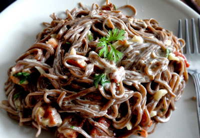 Spaghetti razowe z sosem a'la carbonara