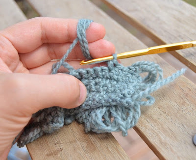 How to make a loop stitch - crochet tutorial by Lilla Bjorn