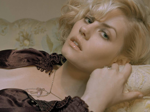 Elisha Cuthbert's Hot Pictures