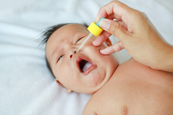 Cara Mengatasi Hidung Tersumbat pada Bayi di Malam Hari