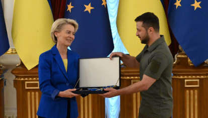 Ukrainian President Volodymyr Zelensky and European Commission President Ursula von der Leyen meet