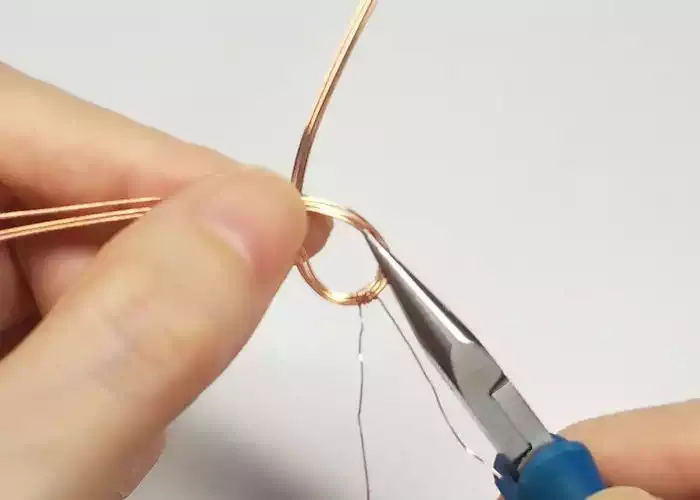 ワイヤーで水引の宮結び/step1:一つ目の滴形を作る