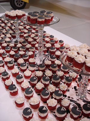Mini Tuxedo Wedding Cupcakes