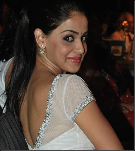 Genelia-CNBC-15