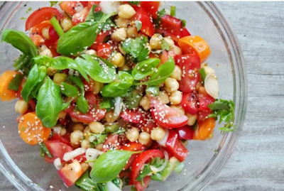 Healthy Tomatoes, Basil and Chickpea Salad – Vegan and Gluten-Free #healthyfood #salad