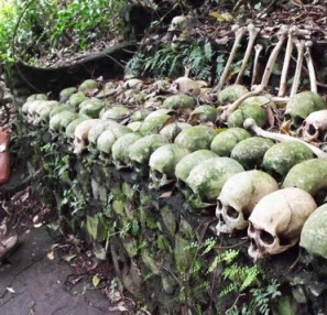 Kuburan Trunyan - Adat Pemakaman Yang Unik [ www.BlogApaAja.com ]