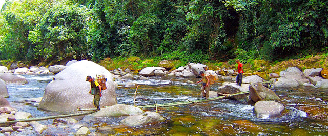 Myanmar trekking