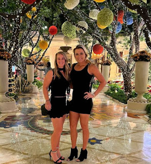 Lexi Thompson clicking picture with her friend