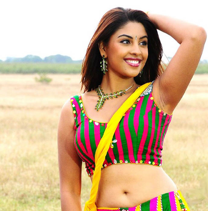 Richa Gangopadhyay Sexy photos hot images