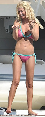 Tara Reid Hot Bikini Pics