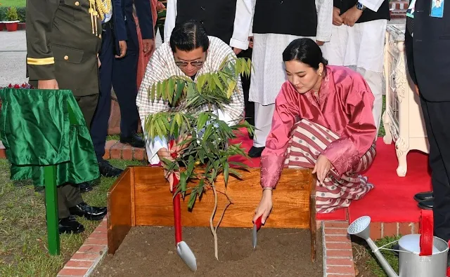 King Jigme Khesar Namgyel, Queen Jetsun Pema, Mohammed Shahabuddin, Rebeka Sultana and Prime Minister Sheikh Hasina