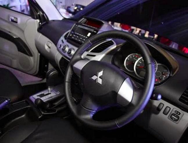 Harga Mobil  Mitsubishi Strada  Triton Exceed Hi Power dan 