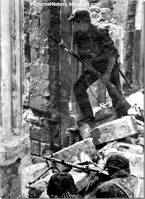 waffen SS soldiers MG 34 machine gun Mariupol 1941