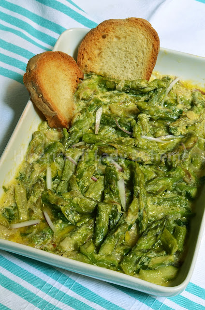 hiperica_lady_boheme_blog_di_cucina_ricette_gustose_facili_veloci_contorni_di_verdura_asparagi_con_salsa_di_uova_e_limone_1