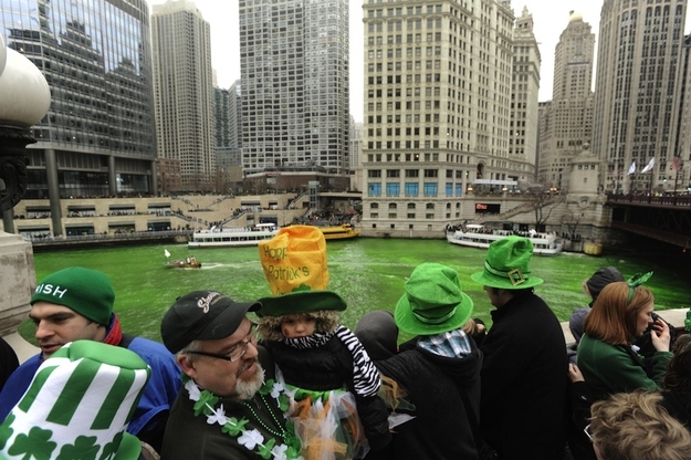 Chicago river goes green