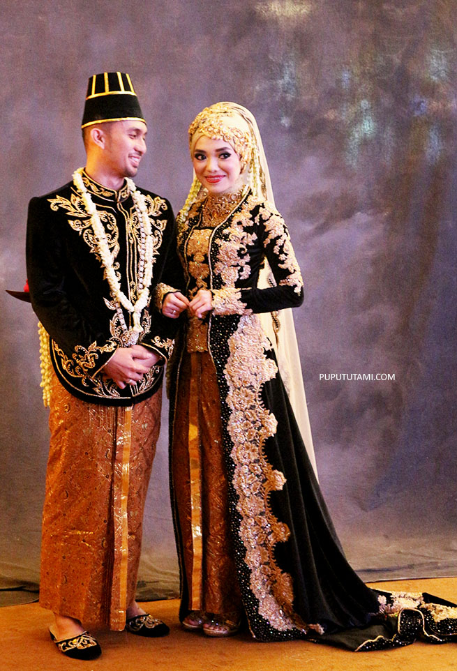 Astrid Putrinda Kebaya Pengantin Beludru Adat Jawa