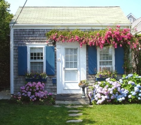 Tiny House Love -13 Small Coastal Cottages by the Sea ...