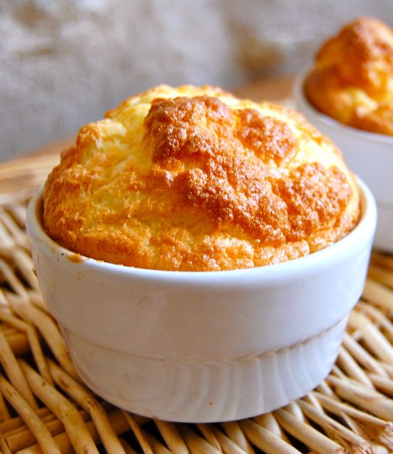 Soufflés au jambon et gruyère