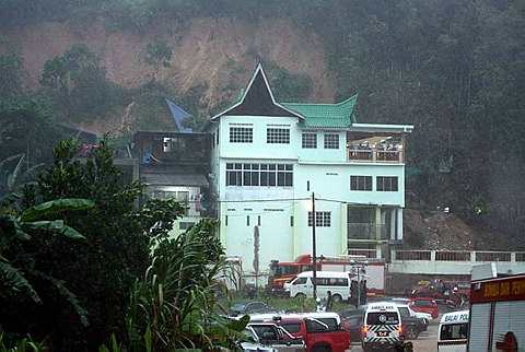 Tanah Runtuh di Hulu Langat: 9 Diselamatkan; 12 Terkorban 