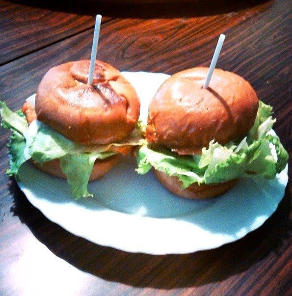 RIMA DANIA: Resepi Burger Caramelized Onion with Button 