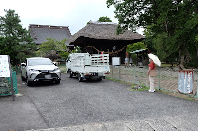 龍正院・駐車場