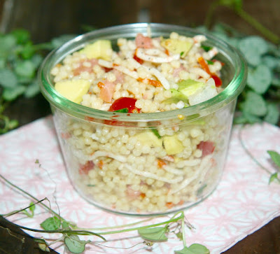 alt='salade de perles avocat-saumon-surimi-tomates"