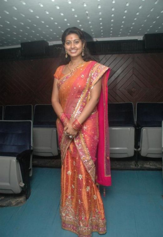 Sneha Wearing hot Saree pic 