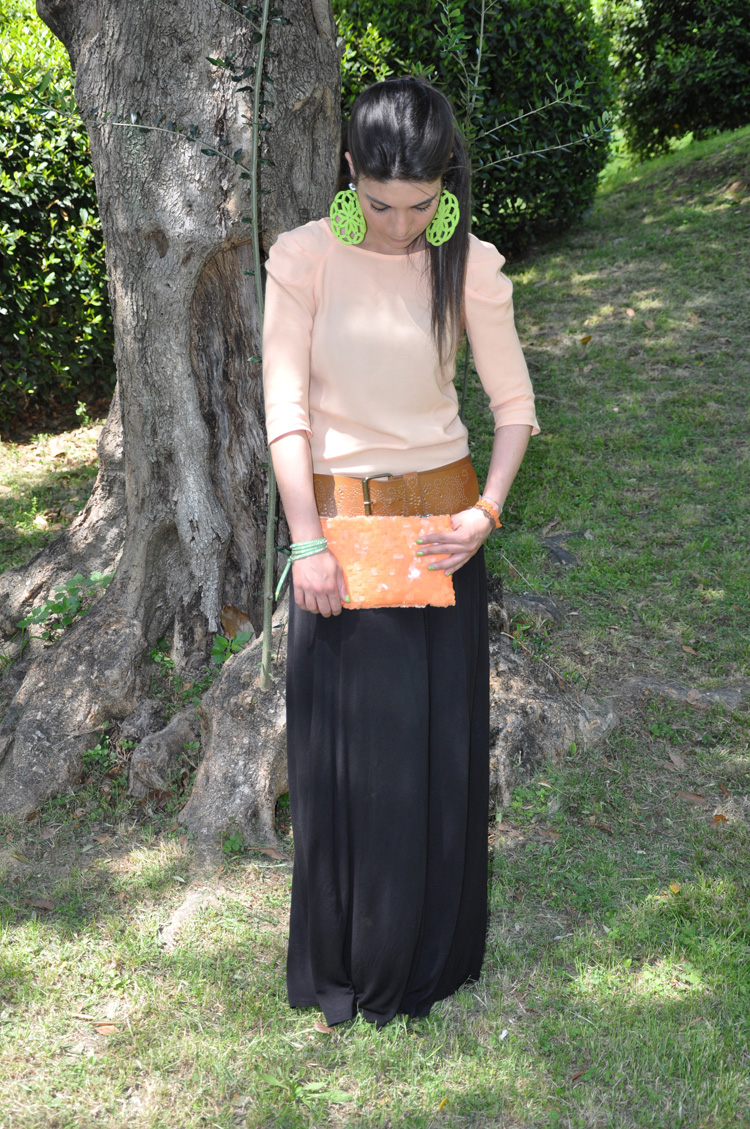 MAXI DRESS: H&M ,BRACELET: Bergè and Cruciani , EARRINGS : Le Gille , WEDGES: Twin-set, BAG and BLOUSE: Zara , BELT: no brand , NAILPOLISH: Revlon  + Chanel 219 black satin 