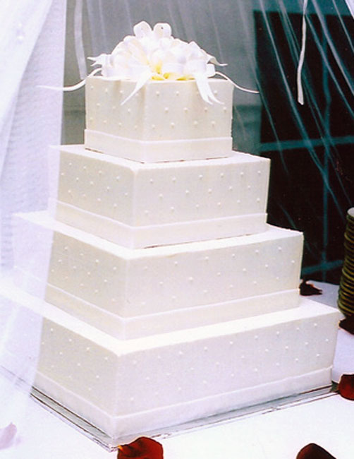 White wedding cakes is one of type wedding cakes which favourite