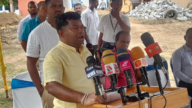  உலக வங்கியின் நிதி உதவியுடன் 21 மில்லியன் ரூபா செலவில் மண்முனை  மேற்கு  பிரதேச   புதிய பொதுச் சந்தை தொகுதிக்கான அடிக்கல் நாட்டு நிகழ்வு