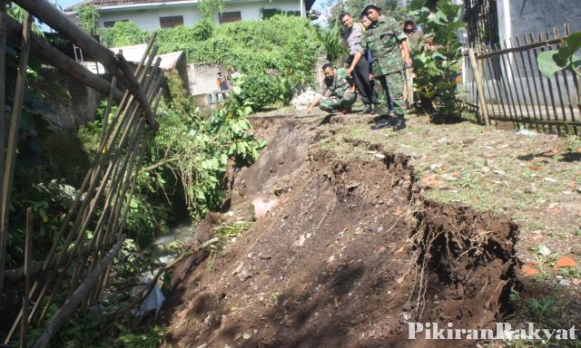 Contoh Teks Eksplanasi tentang Tanah Longsor  PELAJARAN 