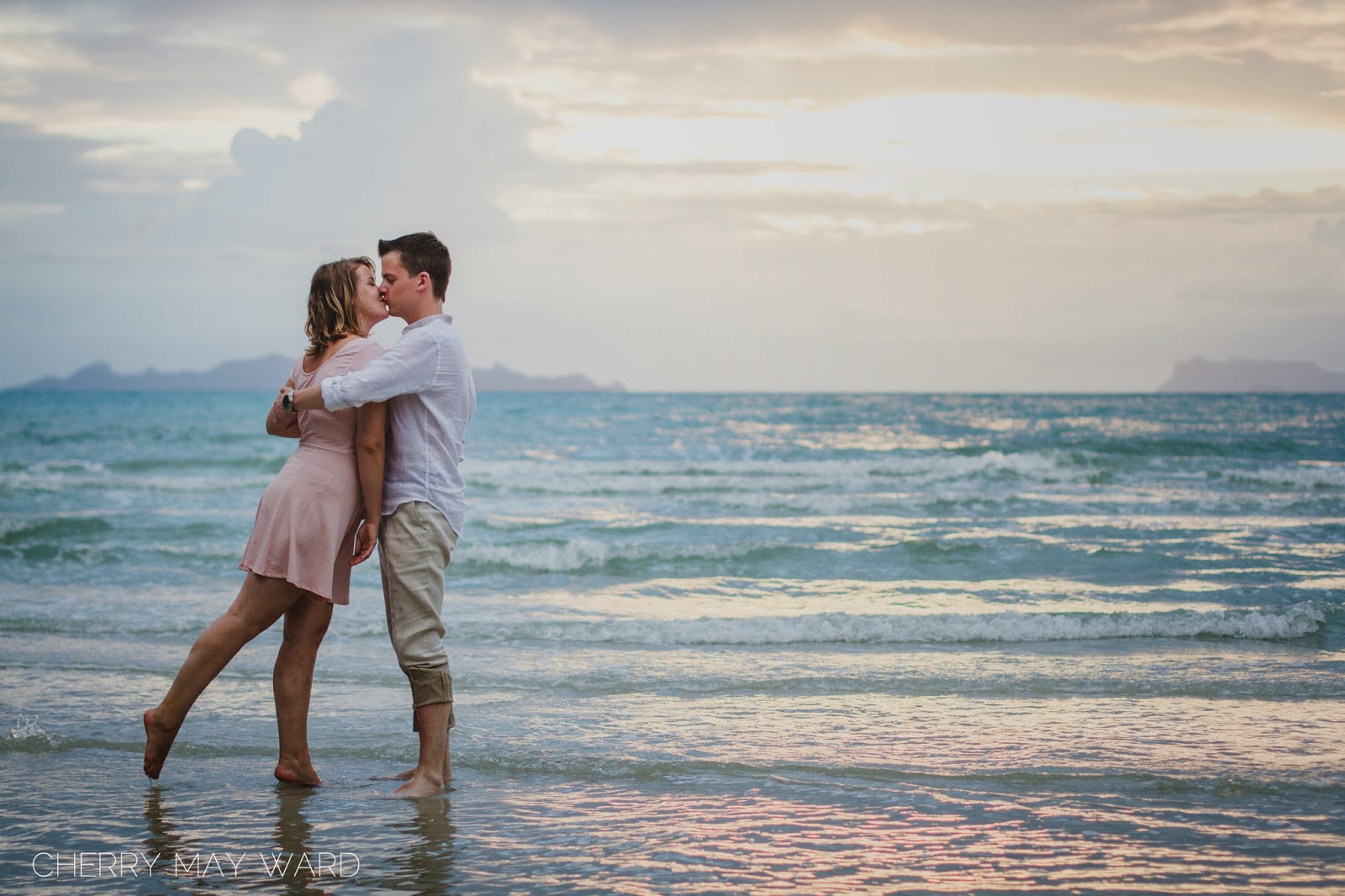 Kiss at sunset, beautiful photo of a couple kissing on the beach, Thailand engagement photographer, Koh Samui engagement photography