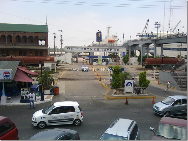 ENTRADA A LOS MUELLES