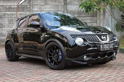 Modifikasi Nissan Juke Hitam