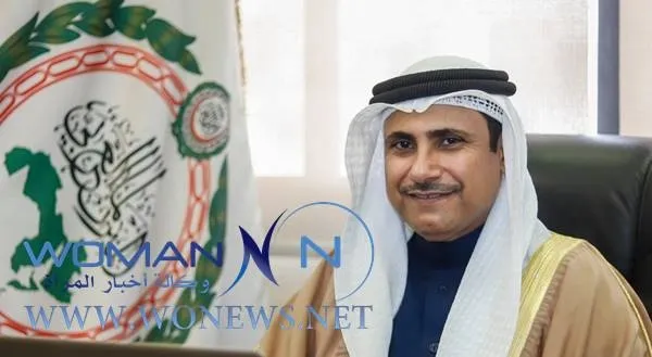 يوم المرأة الإماراتية أشاد صاحب المعالي السيد عادل بن عبدالرحمن العسومي رئيس البرلمان العربي بالمكانة المرموقة التي وصلت إليها المرأة الإماراتية ودورها الفاعل في مسيرة البناء والتنمية، وذلك بمناسبة "يوم المرأة الإماراتية" الذي يتم الاحتفال به في 28 أغسطس من كل عام، مضيفاً أن المرأة الإماراتية سطرت بنجاحاتها وجهودها وعطائها قصص نجاح ملهمة، واستطاعت أن تثبت جدارتها وكفاءتها في كافة المجالات، مما أهَّلها لأن تكون شريكاً أساسياً للرجل فى بناء وتقدم المجتمع.  وأضاف "العسومي" أن ما يبعث على الفخر والاعتزاز خلال الاحتفال بيوم المرأة الإماراتية هذا العام، هو تزامنه مع مرور نصف قرن من مسيرة دولة الإمارات العربية المتحدة، الحافلة بالكثير من الإنجازات غير المسبوقة على كافة الأصعدة والمستويات، وذلك في ظل القيادة الرشيدة لصاحب السمو الشيخ خليفة بن زايد آل نهيان رئيس الدولة، وصاحب السمو الشيخ محمد بن راشد آل مكتوم نائب رئيس الدولة رئيس مجلس الوزراء حاكم دبي، وإخوانهم أصحاب السمو أعضاء المجلس الأعلى للاتحاد حكام الإمارات.  وأكد "العسومي" أن اهتمام القيادة الإماراتية بملف تمكين المرأة ووضعه في سلم أولوياتها، انعكس بشكل واضح في تعزيز دورها في مسيرة التنمية الشاملة التي تشهدها الدولة، وتوليها العديد من المراكز المرموقة على كافة المستويات، وهو ما جعل دولة الإمارات العربية المتحدة تمثل نموذجاً ملهماً في تمكين المرأة، أهَّلها لأن تتبوأ أعلى المراتب في مؤشرات التوازن بين الجنسين. وفي الإطار ذاته، ثمَّن رئيس البرلمان العربي الجهود الكبيرة التي تقوم بها صاحبة السمو الشيخة فاطمة بنت مبارك رئيسة الاتحاد النسائي العام ورئيسة المجلس الأعلى للأمومة والطفولة والرئيسة الأعلى لمؤسسة التنمية الأسرية "أم الإمارات"، من أجل النهوض بواقع المرأة الإماراتية وتمكينها في كافة المجالات، مشيداً في هذا السياق بمبادرة سموها الأخيرة بشأن تدشين مركز "فاطمة بنت مبارك للمرأة والسلام والأمن"، والتي تؤكد دور دولة الإمارات العربية المتحدة وجهودها الحثيثة في دعم مشاركة المرأة لتكون رائدة وصانعة قرار. كما أشاد "العسومي" بإطلاق سموها العديد من المبادرات والمشروعات الحيوية الأخرى التي تهدف إلى الارتقاء بمكانة المرأة الإماراتية ودعم مشاركتها الفاعلة في مختلف مجالات الحياة.