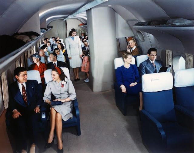 El placer de viajar en avión en los años 50