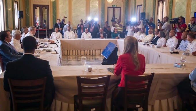 El Presidente se reúne con ADP; Gobierno insiste en un «acuerdo»