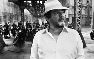 Walter Hill durante el rodaje de Calles de fuego